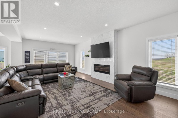 216 Greene Street, South Huron, ON N0M1S3 Photo 4
