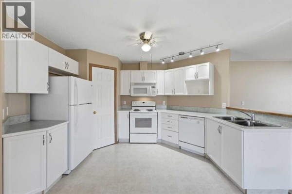 3pc Bathroom - 216 Jenkins Drive, Red Deer, AB T4P3X1 Photo 5