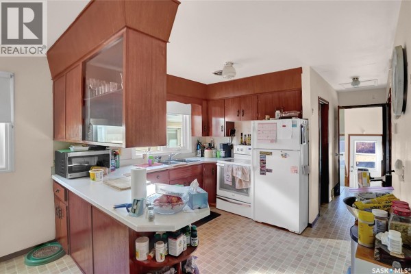 Kitchen - 2160 Mcdonald Street, Regina, SK S4N2Y7 Photo 3