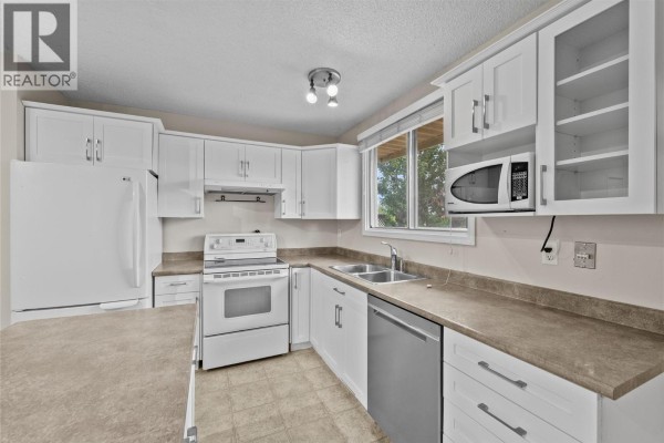 2161 Perryville Place, Kamloops, BC, photo 3