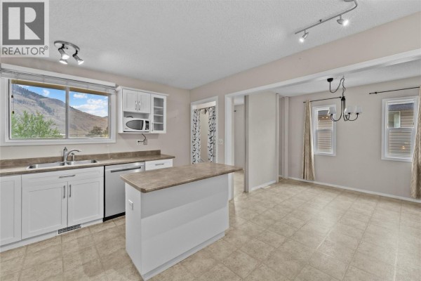 Partial ensuite bathroom - 2161 Perryville Place, Kamloops, BC V2B7Y1 Photo 5