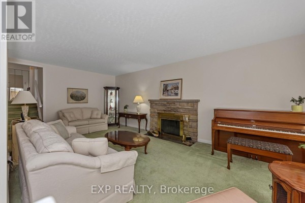 Dining room - 2161 Valley Drive, Ottawa, ON K1G2P6 Photo 5