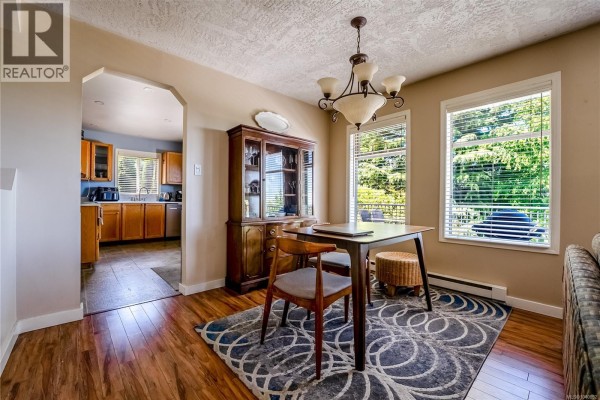 Living room - 2162 Stelly's Cross Rd, Central Saanich, BC V8M1M3 Photo 5