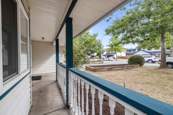 21647 50a Avenue, Langley, BC V3A8W9 Photo 4