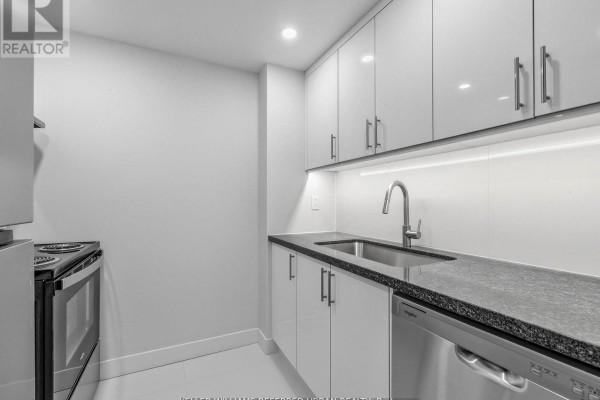 Den - 217 - 7 Bishop Avenue, Toronto, ON M2M4J4 Photo 4
