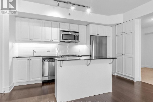 Living room - 217 - 701 Sheppard Avenue, Toronto, ON M3H0B2 Photo 2