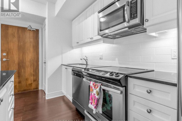 Primary Bedroom - 217 - 701 Sheppard Avenue, Toronto, ON M3H0B2 Photo 4