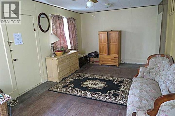 217 1 Street N, Lomond, AB, photo 3