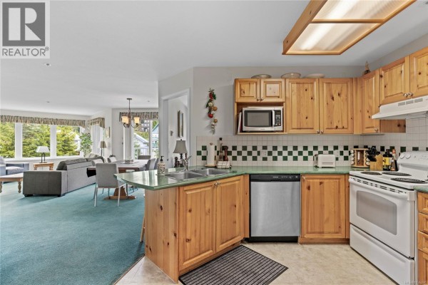 Living room - 217 1320 Henry Rd, Courtenay, BC V9J1L0 Photo 4