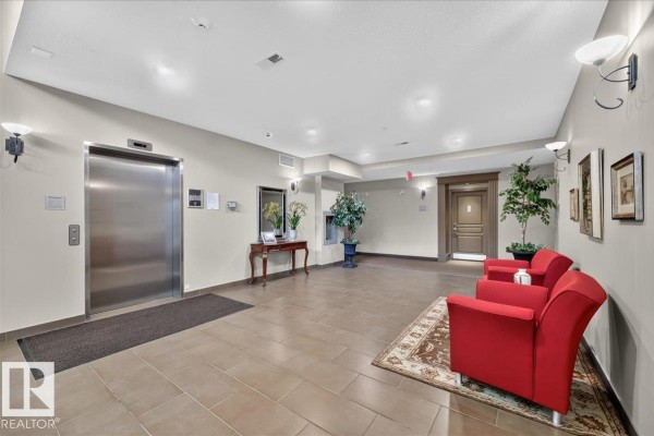 Kitchen - #217 160 Magrath Rd Nw, Edmonton, AB T6R3T7 Photo 3