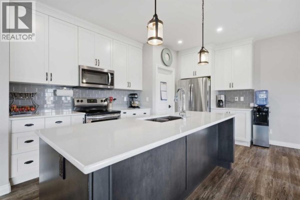 Kitchen - 217 Augustus Way, Penhold, AB T0M1R0 Photo 4