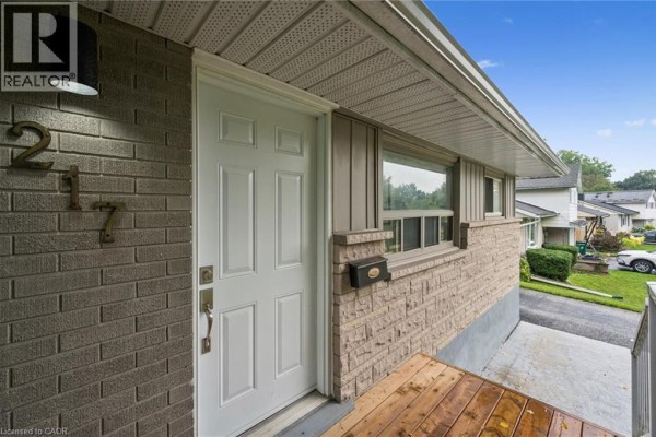 Eating area - 217 Mayfield Avenue, Waterloo, ON N2J3S6 Photo 4