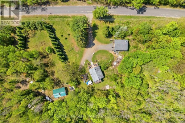 Primary Bedroom - 2170 Buckslide Road, Algonquin Highlands, ON K0M2J0 Photo 4