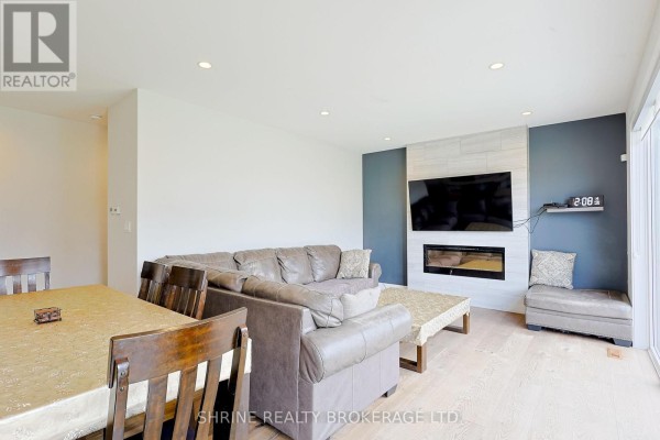 Living room - 2170 Debra Drive, London South, ON N6P0E5 Photo 4