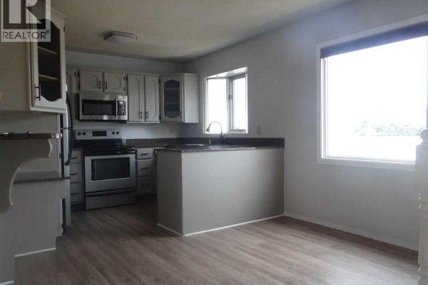 2170 Hawke Crescent Ne, Medicine Hat, AB T1C1J7 Photo 3