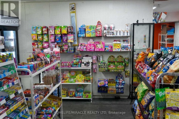 2170 Sherobee Road, Mississauga, ON L5A3P8 Photo 4
