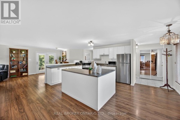 2174 Atkinson Road, Springwater, ON, photo 3