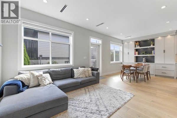 2178 Renfrew Street, Vancouver, BC V5M3J5 Photo 3