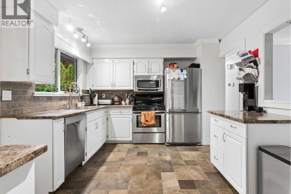 21796 Donovan Avenue, Maple Ridge, BC V2X3A7 Photo 4