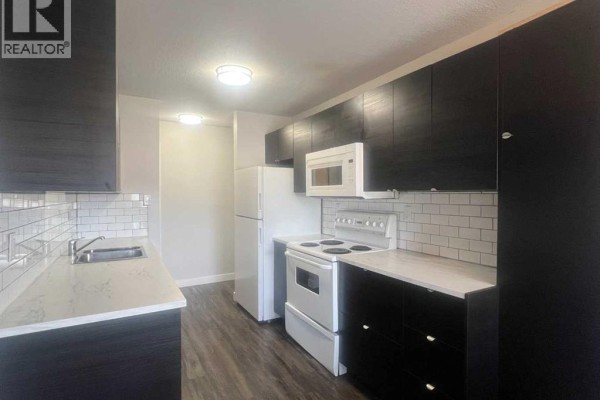 2pc Bathroom - 217a, 5611 10 Avenue, Edson, AB T7E1R4 Photo 4