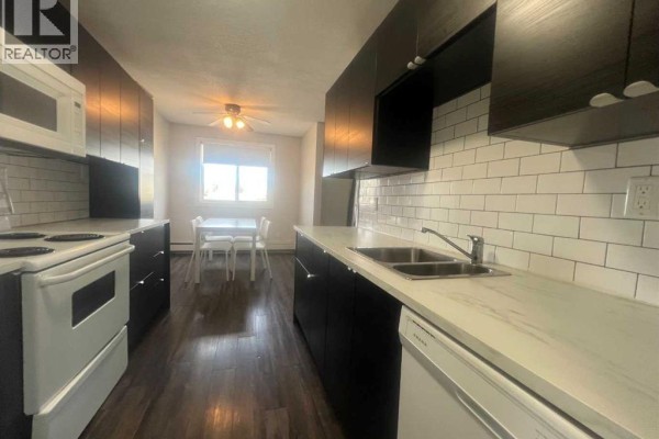 Bedroom - 217a, 5611 10 Avenue, Edson, AB T7E1R4 Photo 5