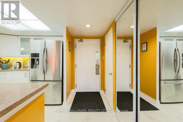 Living room - 218 - 6 Humberline Drive, Toronto, ON M9W6X8 Photo 3