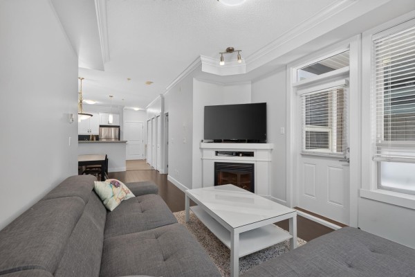 218 13897 Fraser Highway, Surrey, BC V3T0G8 Photo 4