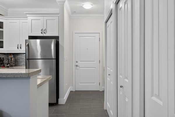 218 13897 Fraser Highway, Surrey, BC V3T0G8 Photo 5