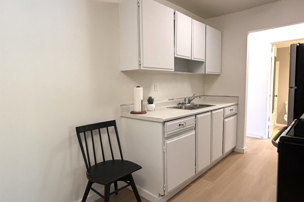 218 15020 North Bluff Road, White Rock, BC V4B5A4 Photo 4