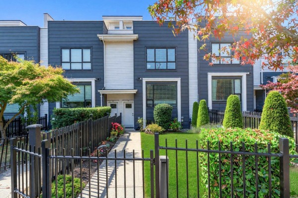 218 2277 Oak Meadows Drive, Surrey