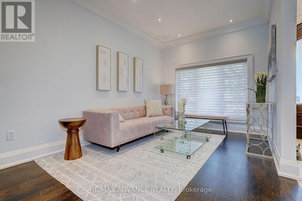 Living room - 218 Cameron Avenue, Toronto, ON M2N1E7 Photo 4