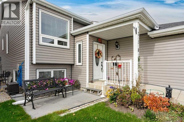4pc Bathroom - 218 Coventry Close Ne, Calgary, AB T3K4A5 Photo 3