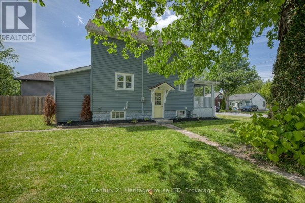 Living room - 218 Henrietta Street, Fort Erie, ON L2A2K5 Photo 4