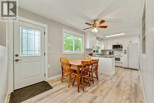 Dining room - 218 Mcdermott Road, Coalhurst, AB T0L0V0 Photo 4