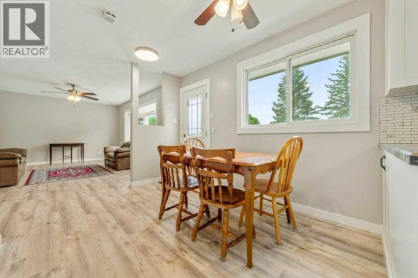 Eat in kitchen - 218 Mcdermott Road, Coalhurst, AB T0L0V0 Photo 5