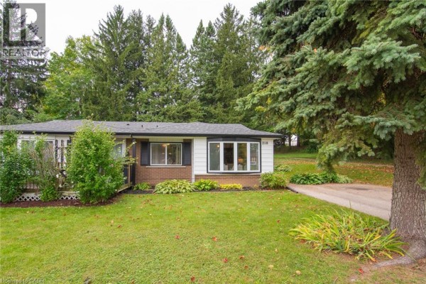 4pc Bathroom - 218 Pinedale Drive, Kitchener, ON N2E1K3 Photo 3