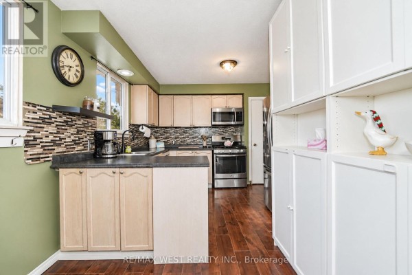 Kitchen - 218 Quetico Avenue, Oshawa, ON L1J1G1 Photo 4