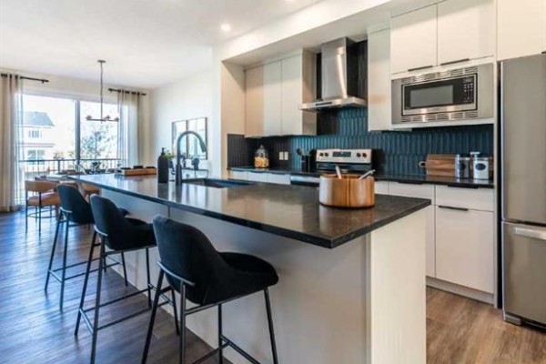 4pc Bathroom - 218 Sora Way Se, Calgary, AB T3S0V5 Photo 4