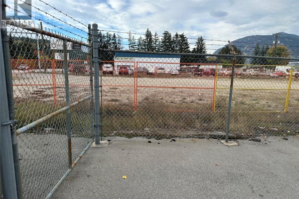 2181 Columbia Avenue, Castlegar, BC, photo 3