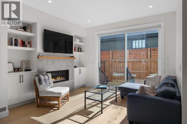 Kitchen - 2183 49 Avenue Sw, Calgary, AB T2T5C1 Photo 3