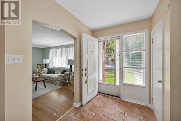 2183 Belair Drive, Ottawa, ON K2C0X2 Photo 2