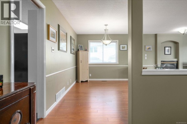 Entrance - 2187 Mountain Vista Dr, Nanaimo, BC V9T5X5 Photo 5