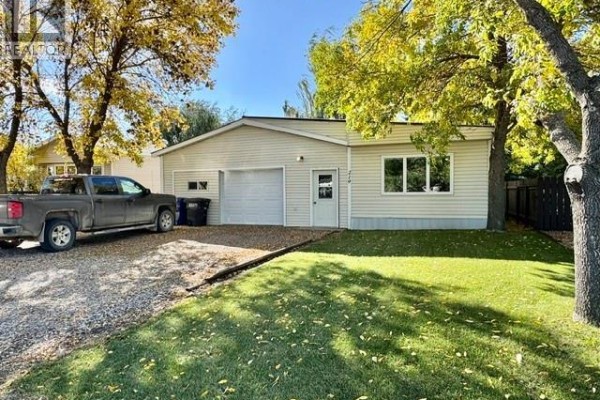 Foyer - 219 13th Street, Humboldt, SK S0K2A0 Photo 2