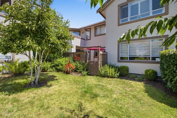 219 15991 Thrift Avenue, White Rock, BC V4B2M9 Photo 3