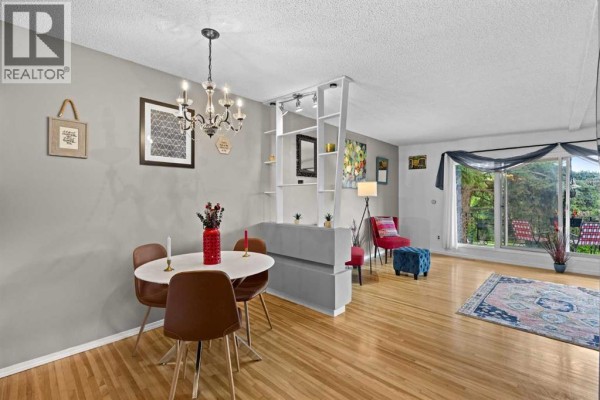 Primary Bedroom - 219 26 Avenue Ne, Calgary, AB T2E1Z1 Photo 4