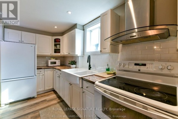 Kitchen - 219 Angelene Street, Mississauga, ON L5G1X3 Photo 4