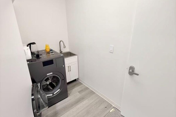219 Connie Crescent, Vaughan, ON L4K1L4 Photo 2