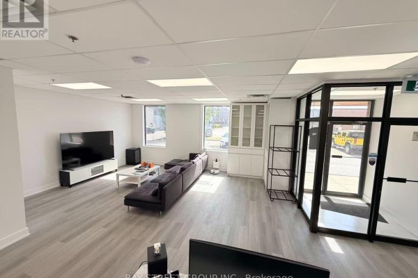 219 Connie Crescent, Vaughan, ON L4K1L4 Photo 4
