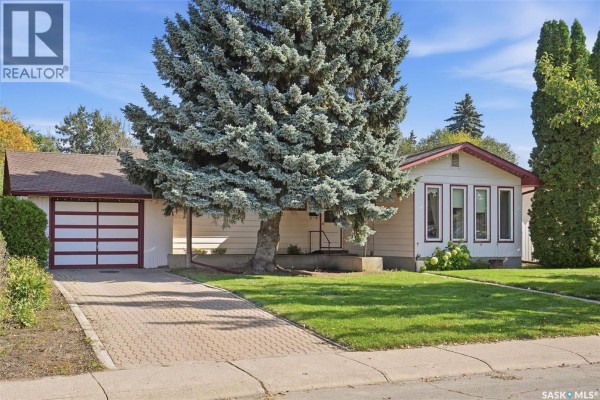 Kitchen - 219 Egbert Avenue, Saskatoon, SK S7N1X2 Photo 3