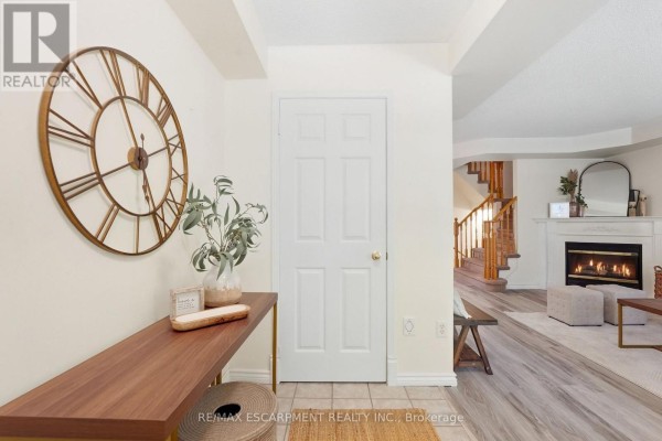 Loft - 219 Gatwick Drive, Oakville, ON L6H6T6 Photo 5
